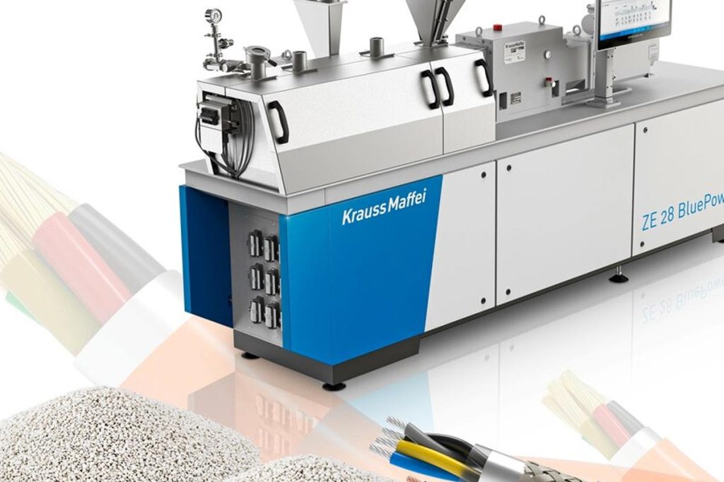 At K 2025, visitors can experience the technology live on a GXW 650 with a reversible plate. A 3K demonstrator in the design of a 720-millimeter-long headlight will be on display at the LEONHARD KURZ booth in Hall 5, A19.